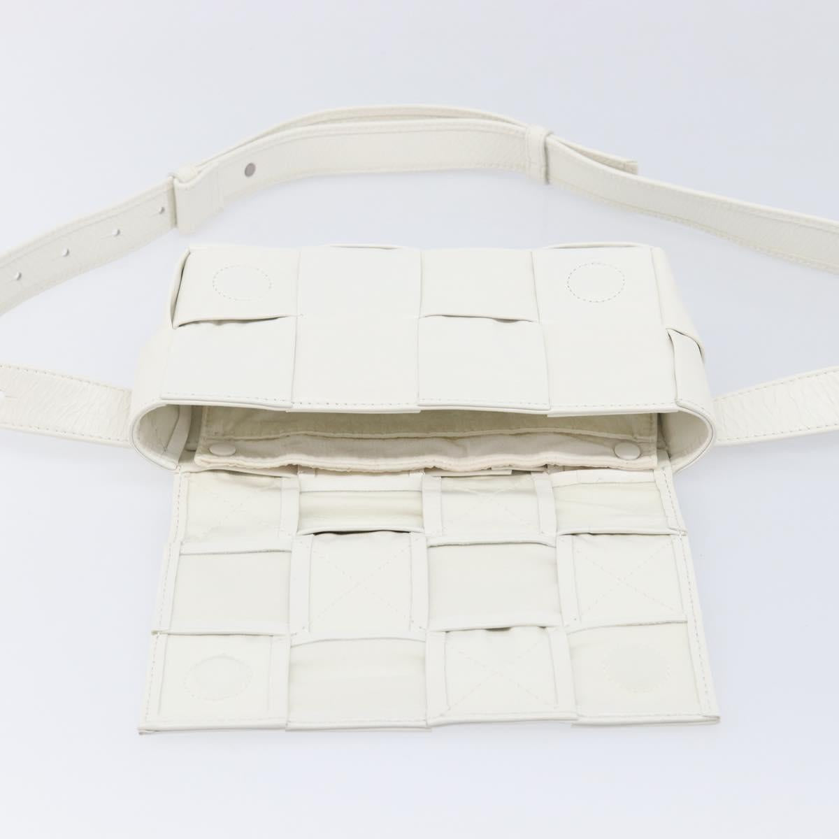 Bottega Veneta MAXI INTRECCIATO Cassette Waist Bag Leather White Auth ka6946V