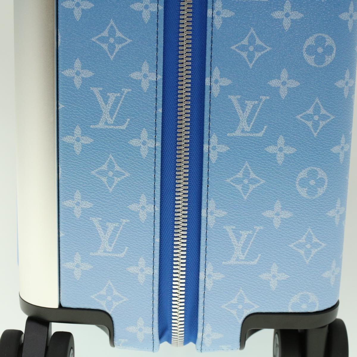 LOUIS VUITTON Monogram Clouds Horizon 55 Suitcase Blue M20411 LV Auth ki3461A