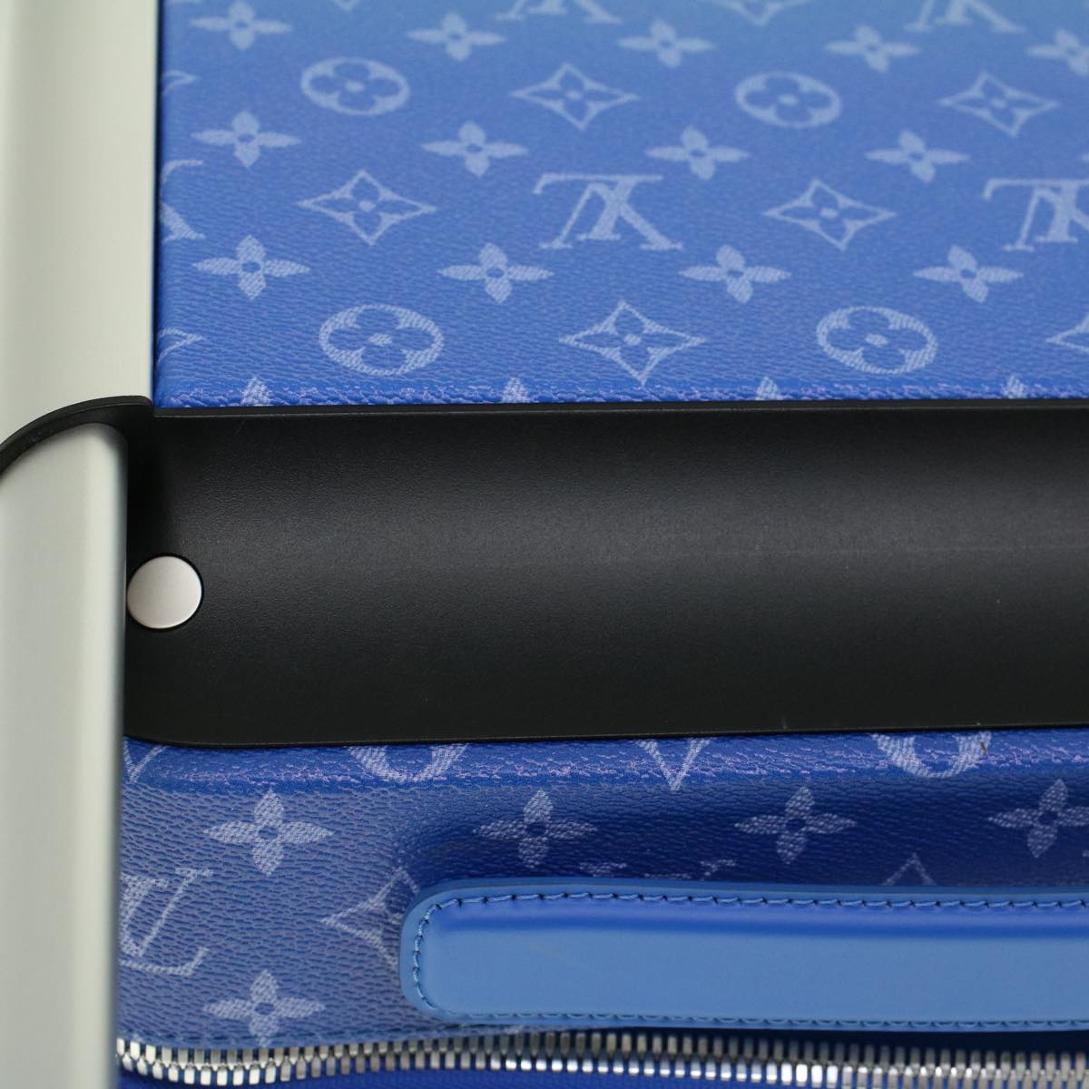 LOUIS VUITTON Monogram Clouds Horizon 55 Suitcase Blue M20411 LV Auth ki3461A