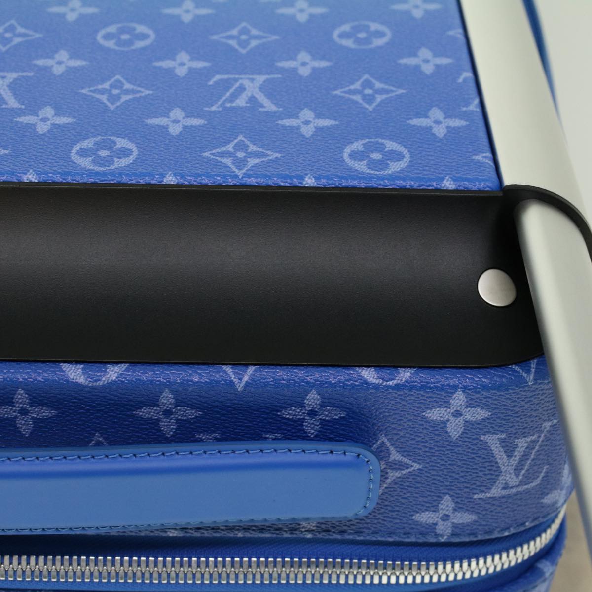 LOUIS VUITTON Monogram Clouds Horizon 55 Suitcase Blue M20411 LV Auth ki3461SM