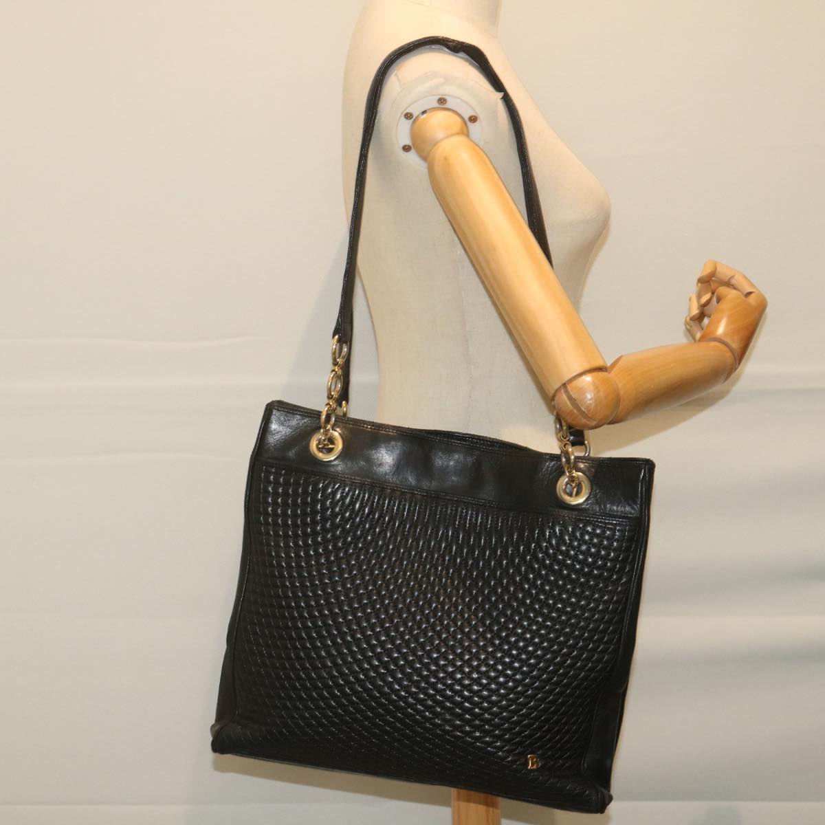 BALLY Matelasse Shoulder Bag Leather Black Auth ki3695