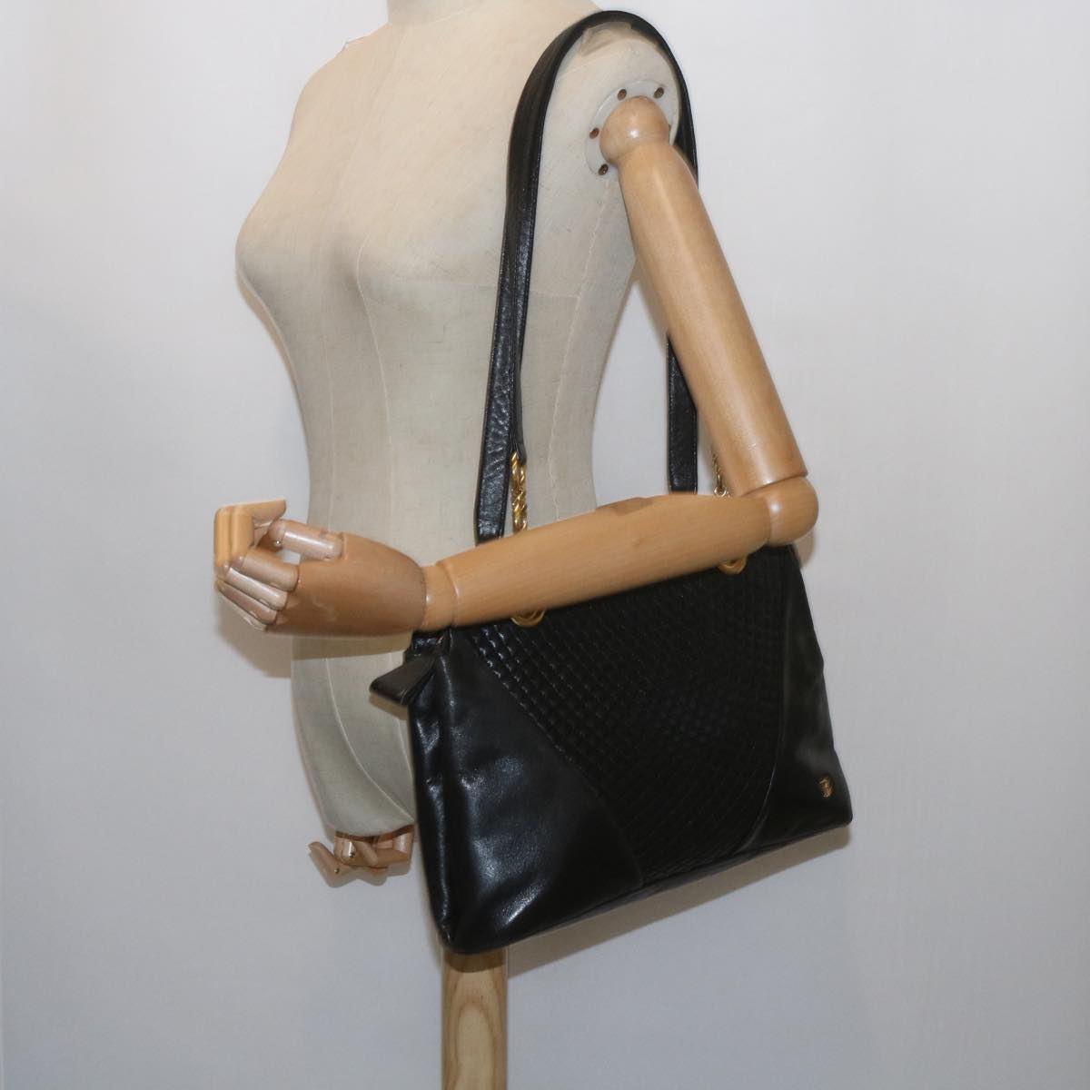 BALLY Matelasse Shoulder Bag Leather Black Auth ki3834