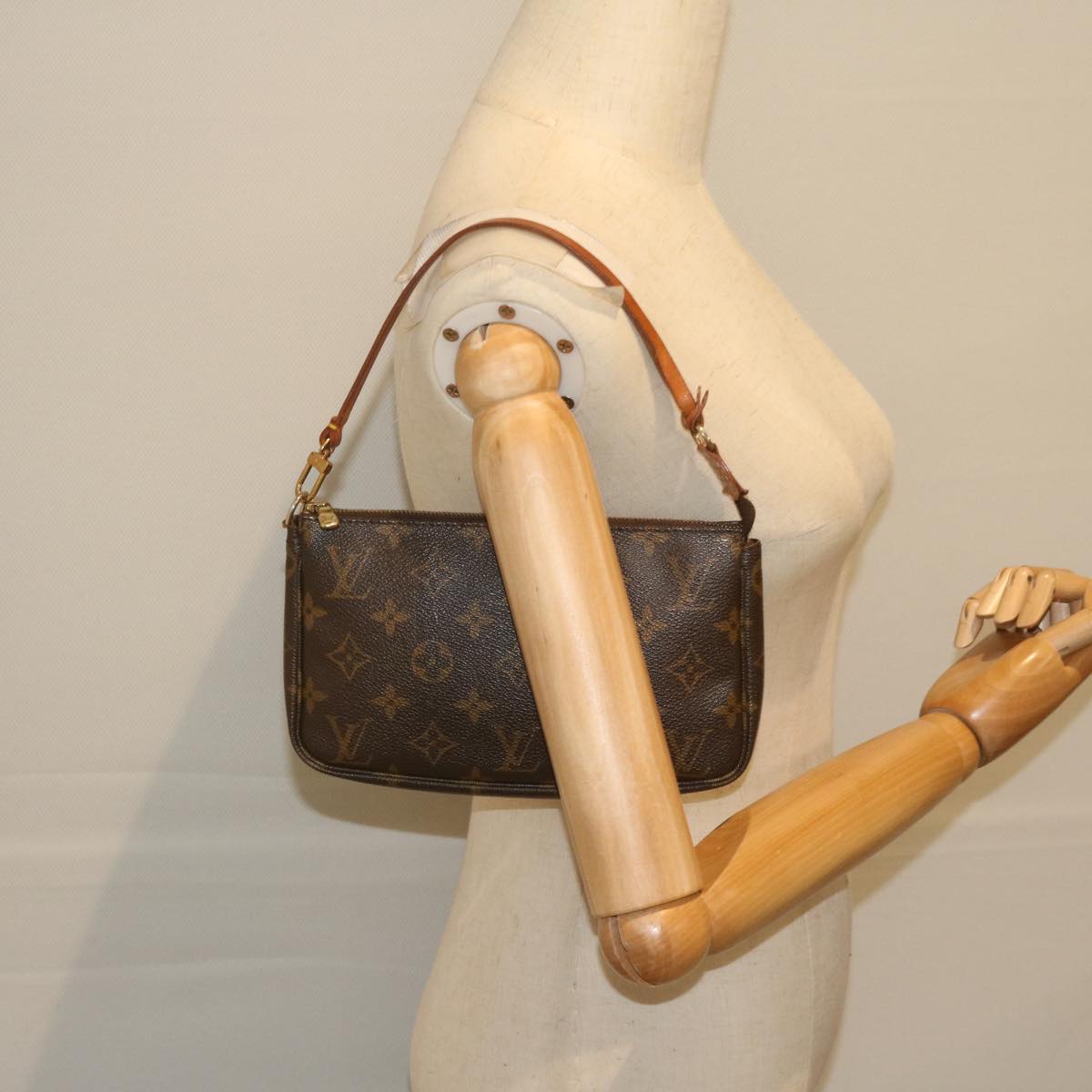 LOUIS VUITTON Monogram Pochette Accessoires Pouch M51980 LV Auth ki3891