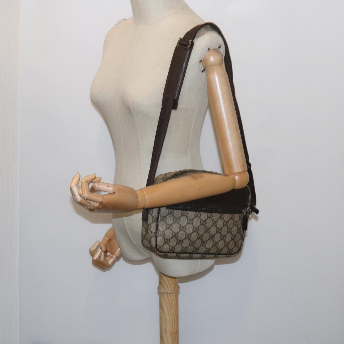 GUCCI GG Supreme Shoulder Bag PVC Leather Beige 282315 Auth ki3901