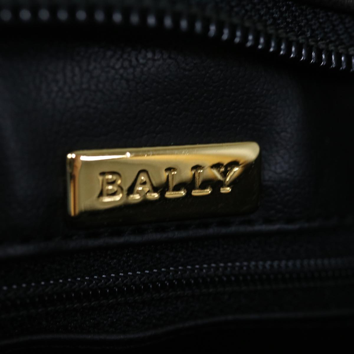 BALLY Matelasse Shoulder Bag Leather Black Auth ki4003