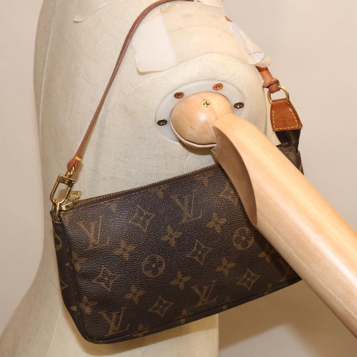 LOUIS VUITTON Monogram Pochette Accessoires Pouch M51980 LV Auth ki4055