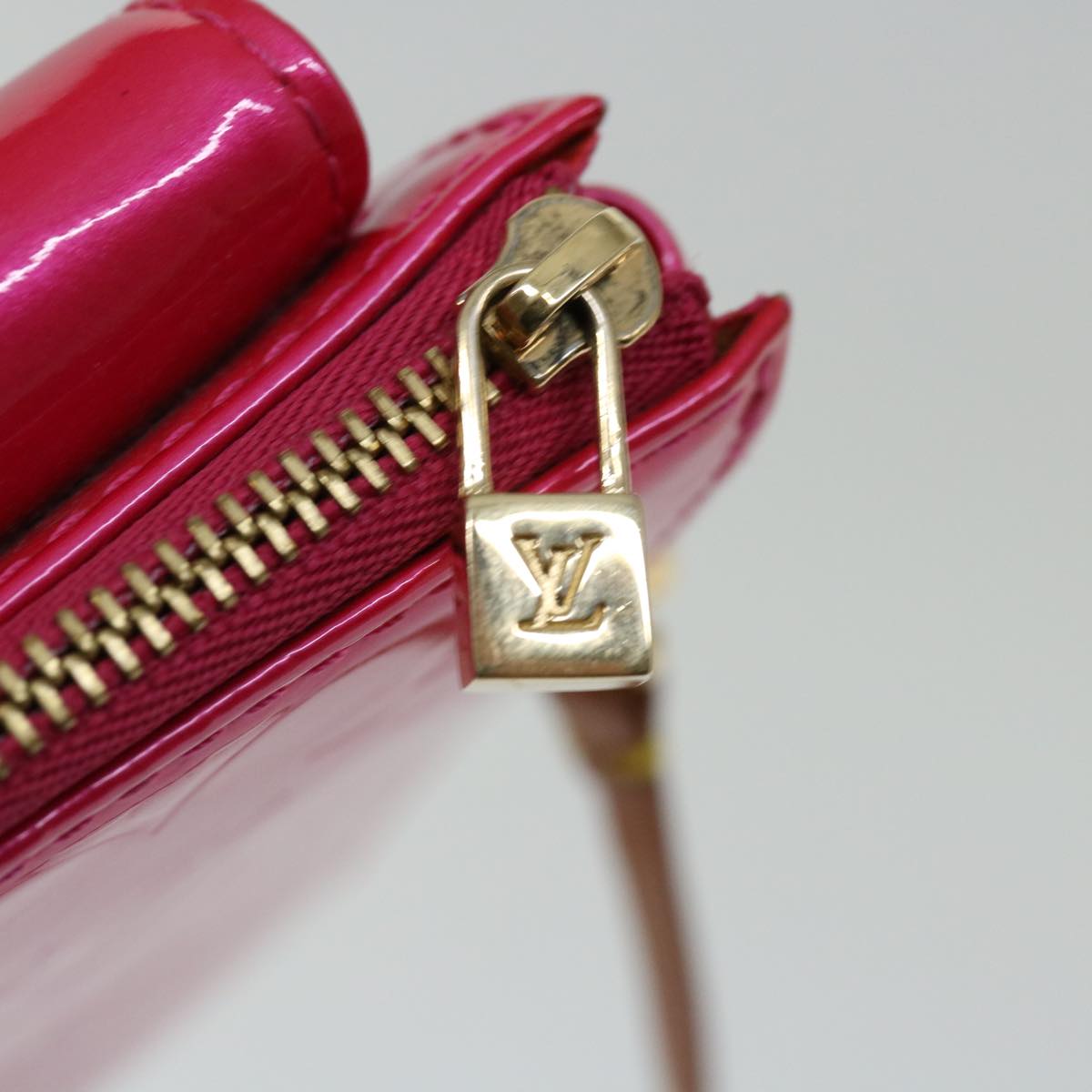 LOUIS VUITTON Monogram Vernis Motto Pouch Fuchsia Pink M91225 LV Auth ki4089