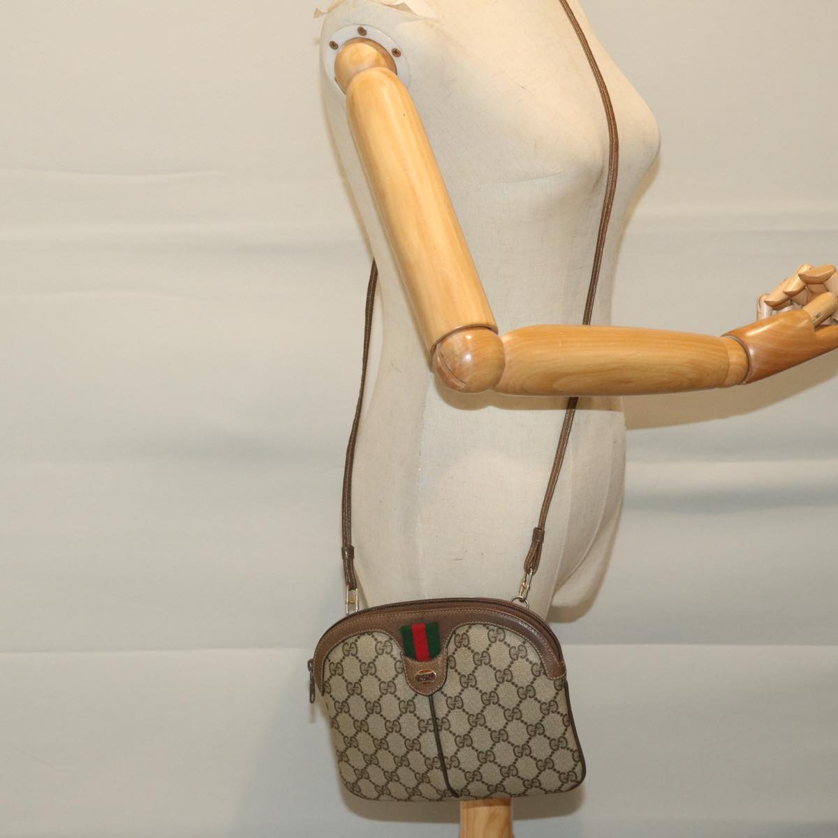 GUCCI GG Supreme Web Sherry Line Shoulder Bag Beige Red 904 02 047 Auth ki4229