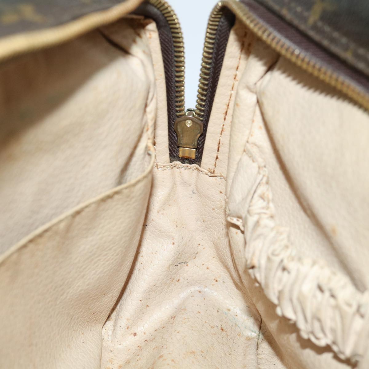 LOUIS VUITTON Monogram Trousse Toilette 28 Clutch Bag M47522 LV Auth ki4285