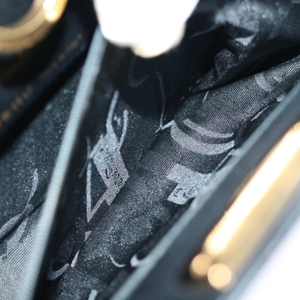 Salvatore Ferragamo Gancini Chain Shoulder Bag Leather Black Auth ki4289