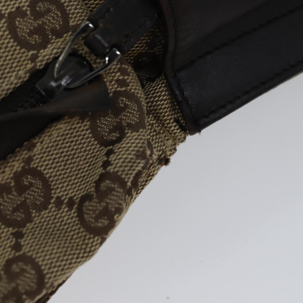 GUCCI GG Canvas Waist bag Beige 28566 Auth ki4305