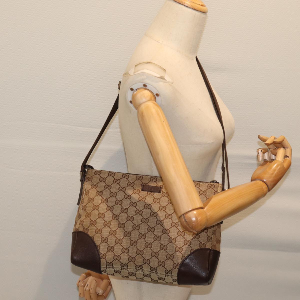 GUCCI GG Canvas Shoulder Bag Beige 114273 Auth ki4321