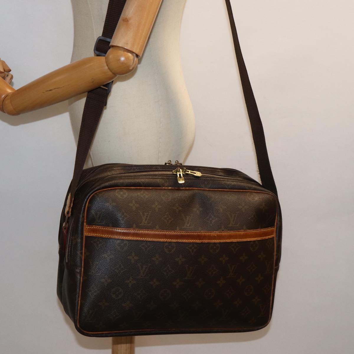 LOUIS VUITTON Monogram Reporter GM Shoulder Bag M45252 LV Auth ki4406