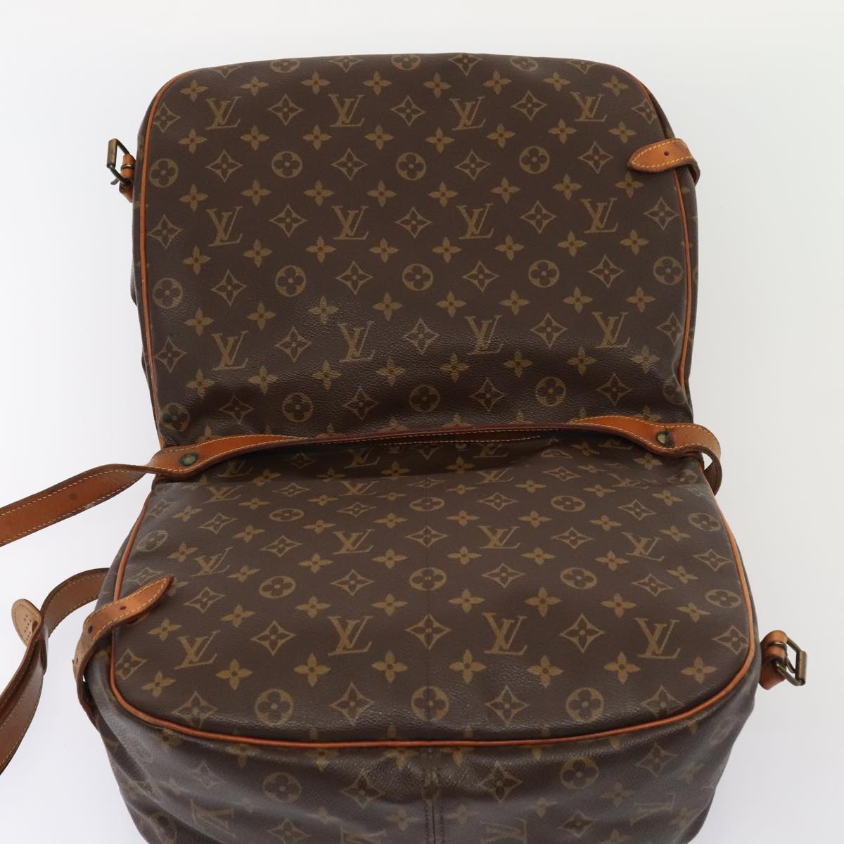LOUIS VUITTON Monogram Saumur 35 Shoulder Bag M42254 LV Auth ki4838
