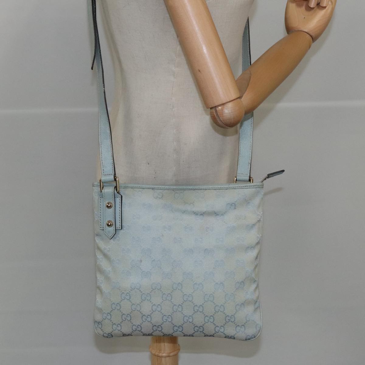 GUCCI GG Canvas Shoulder Bag Light Blue Gold 257246 Auth ki5234