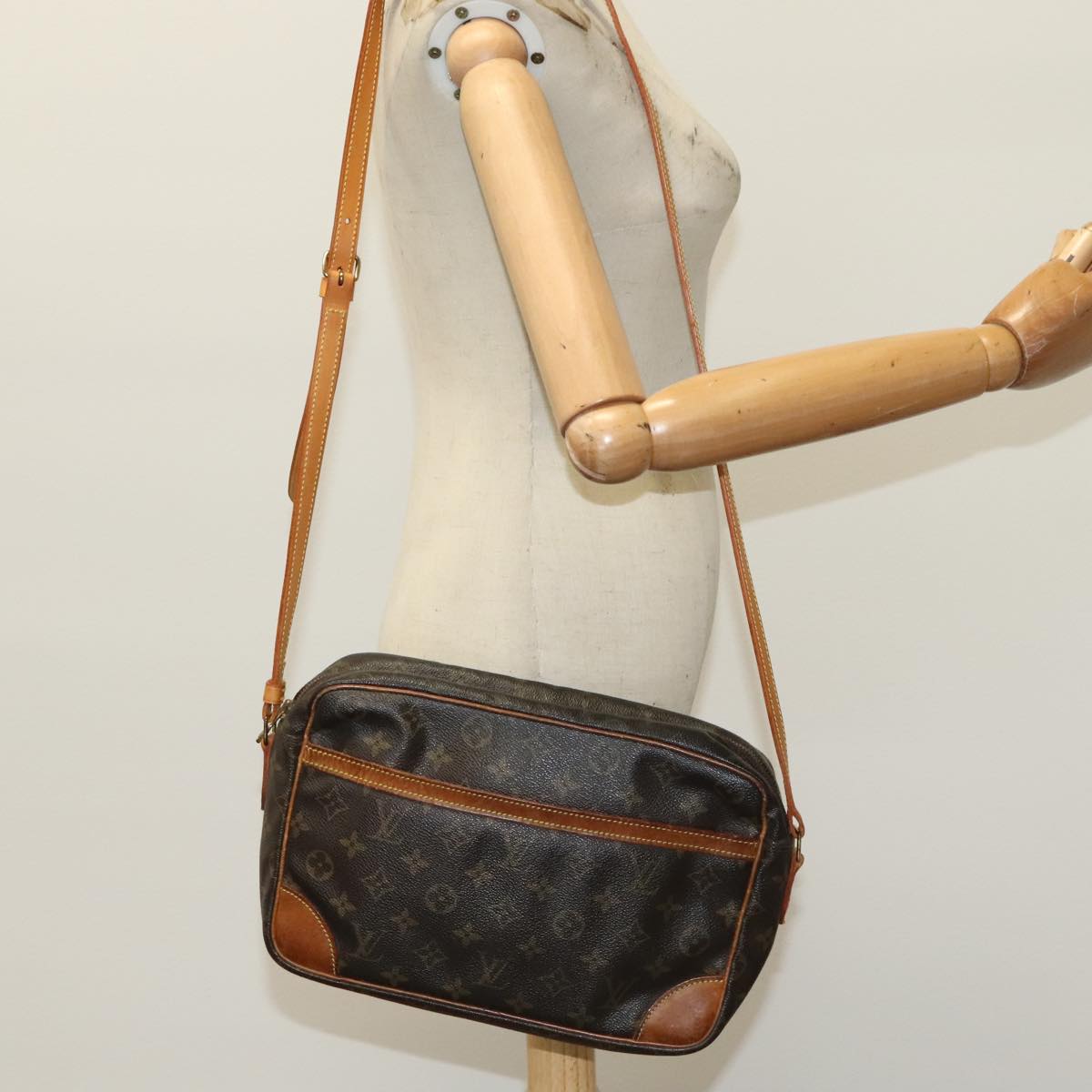 LOUIS VUITTON Monogram Trocadero 27 Shoulder Bag M51274 LV Auth ki5275