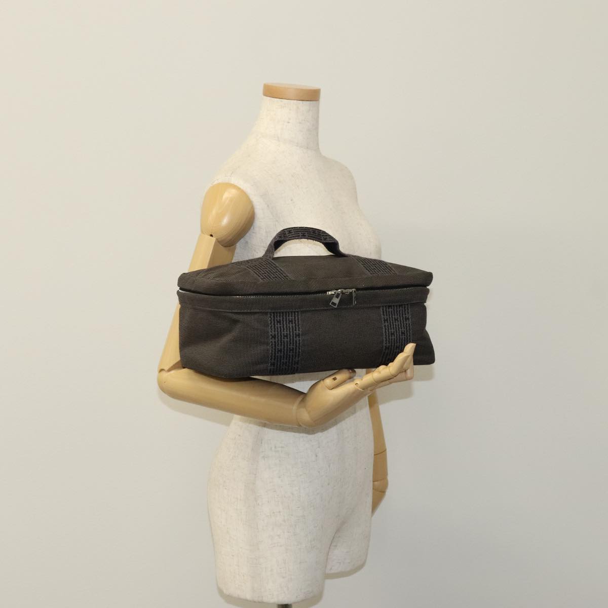 HERMES Vanity Her Line Cosmetic Pouch Canvas Gray Auth ki5324