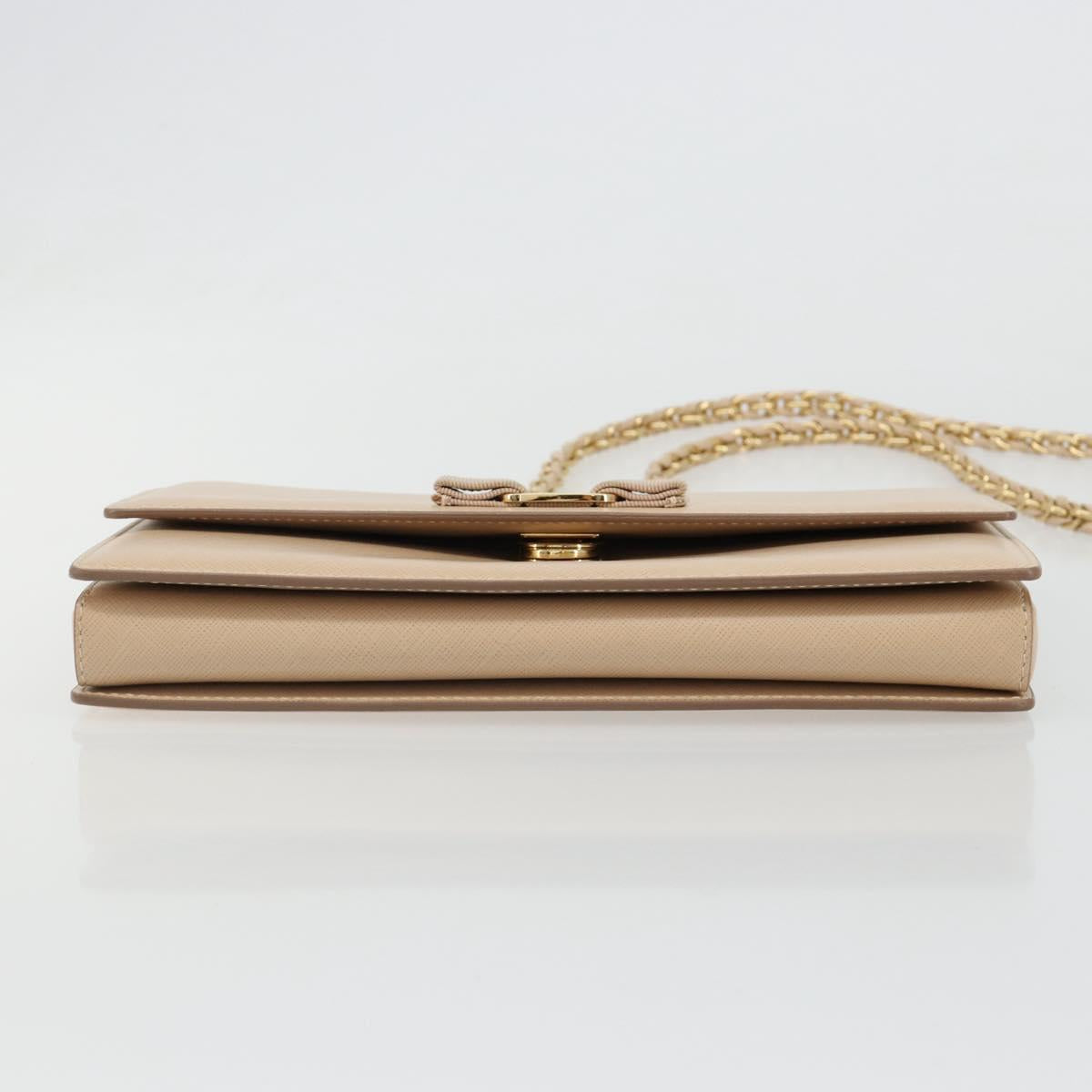 Salvatore Ferragamo Chain Shoulder Bag Leather Beige Gold Auth ki6669V