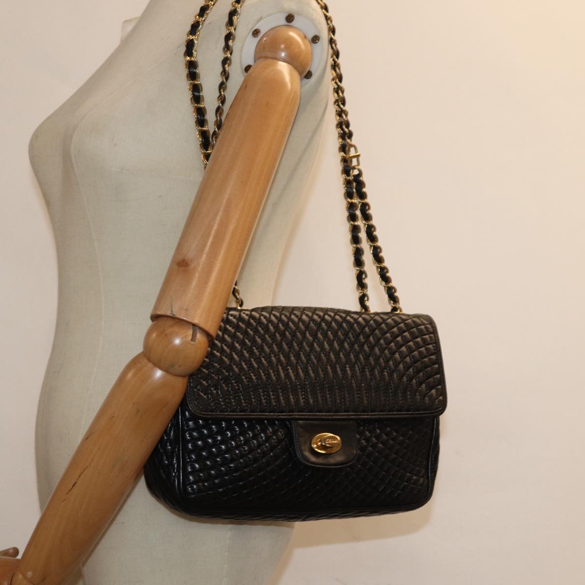 BALLY Quilted Chain Shoulder Bag Leather Black Auth kk268