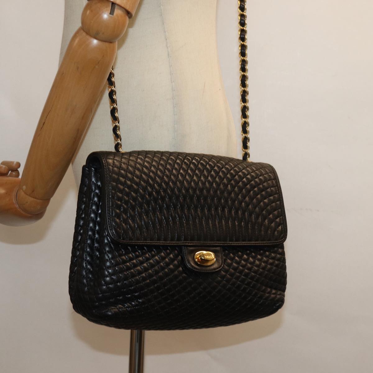 BALLY Quilted Chain Shoulder Bag Leather Black Auth kk270