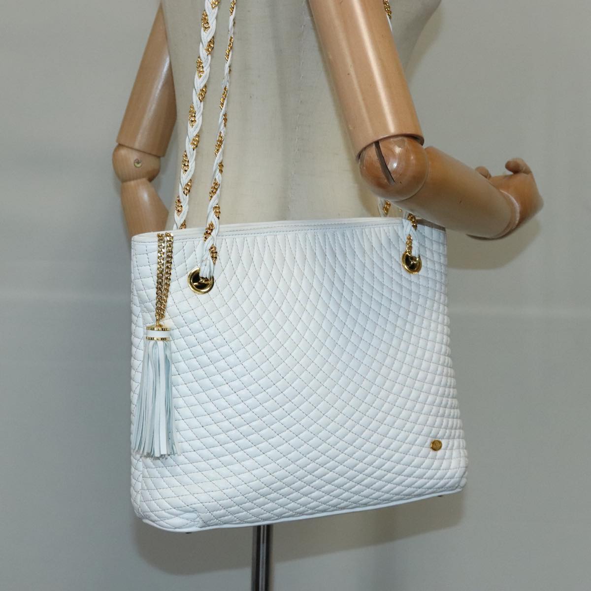 BALLY Quilted Chain Shoulder Bag Leather White Gold Auth kk381