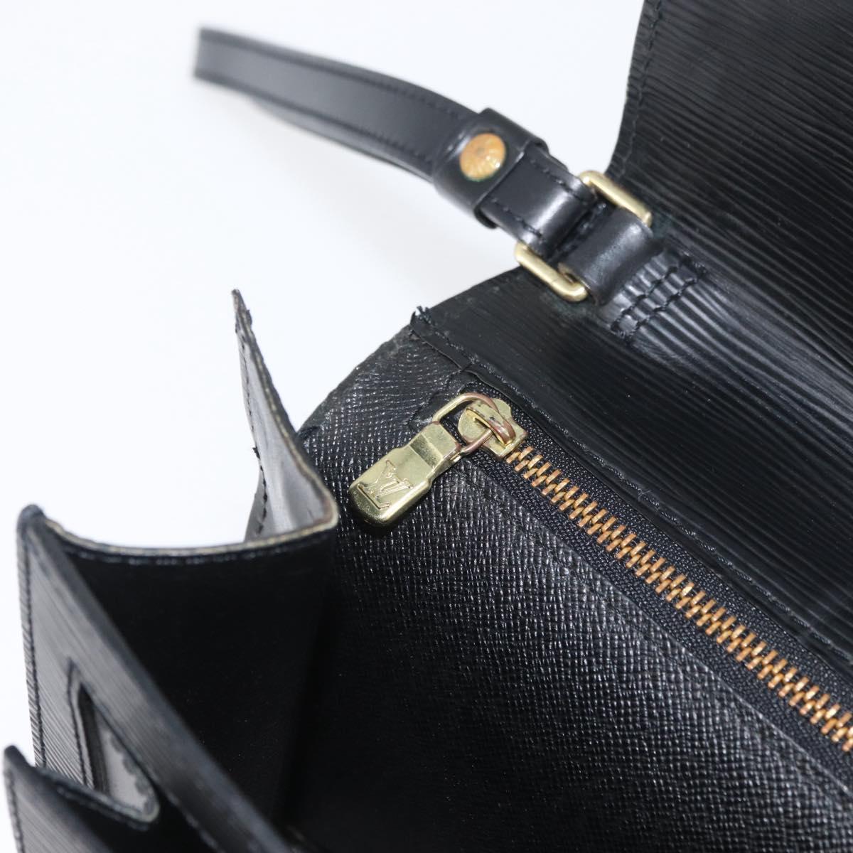 LOUIS VUITTON Epi Serie Dragonne Clutch Bag Black Noir M52612 LV Auth LNZ734