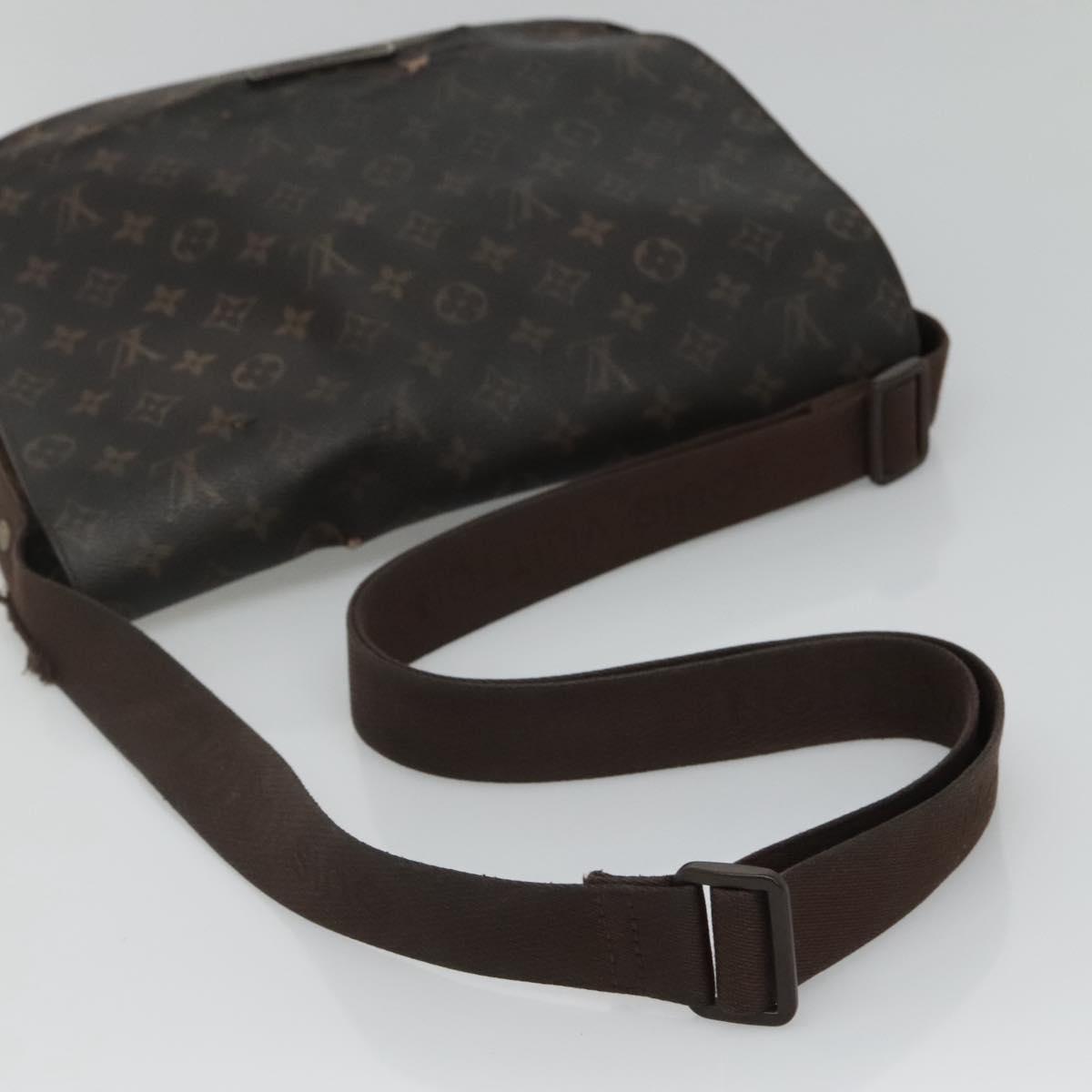 LOUIS VUITTON Monogram Messenger MM Beaubourg Shoulder Bag M97038 LV Auth mr1109
