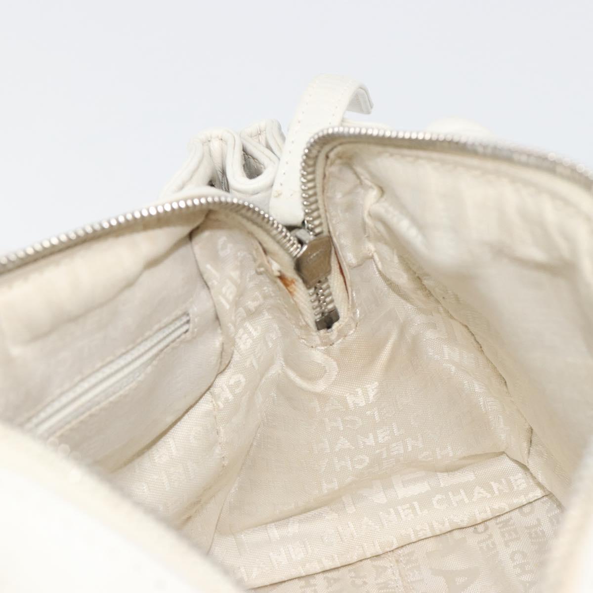 CHANEL Matelasse Chain Shoulder Bag Caviar Skin White Silver CC Auth mr2505