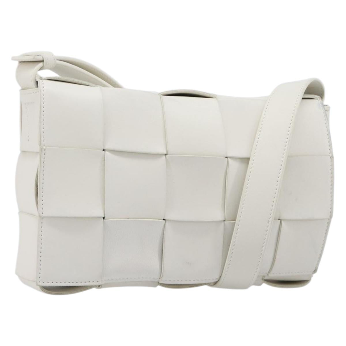 BOTTEGA VENETA MAXI INTRECCIATO Cassette Bag Leather White Silver Auth mr2874V