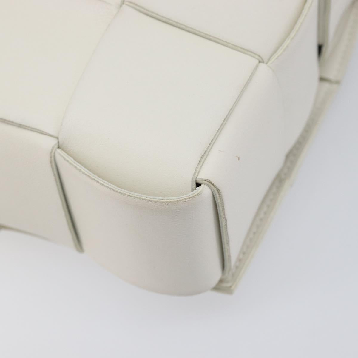 BOTTEGA VENETA MAXI INTRECCIATO Cassette Bag Leather White Silver Auth mr2874V