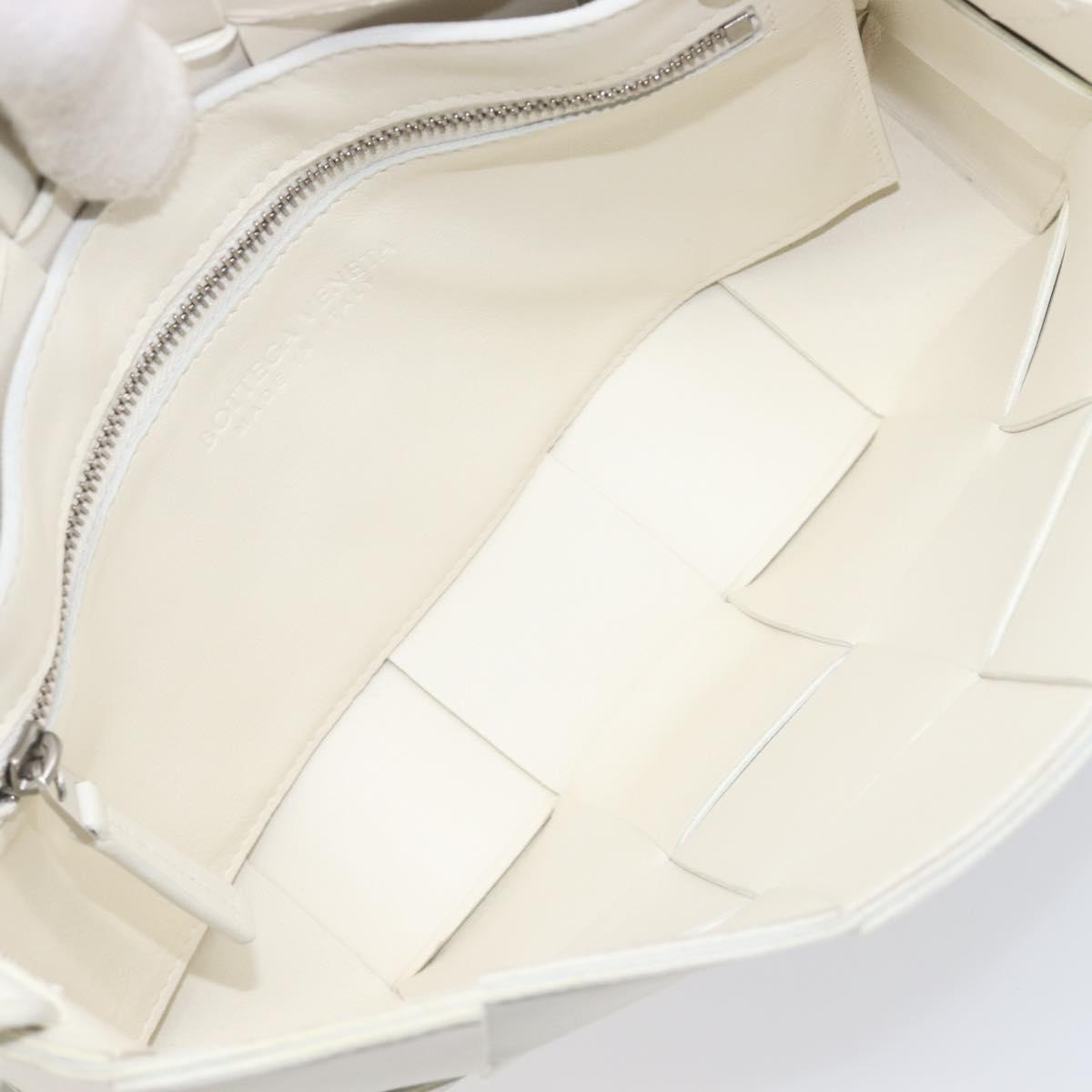 BOTTEGA VENETA MAXI INTRECCIATO Cassette Bag Leather White Silver Auth mr2874V
