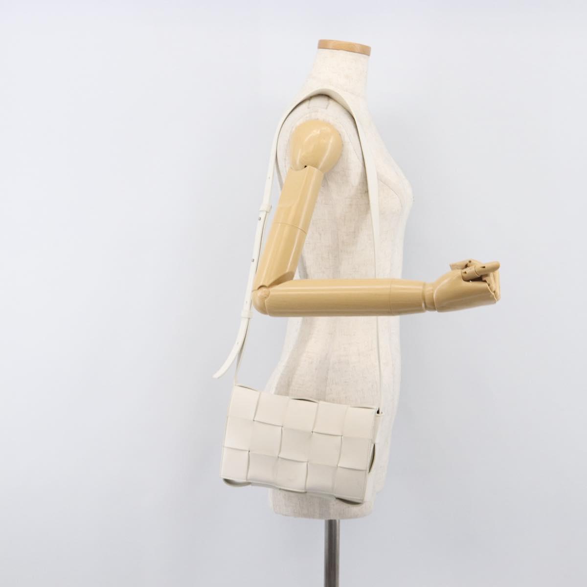 BOTTEGA VENETA MAXI INTRECCIATO Cassette Bag Leather White Silver Auth mr2874V