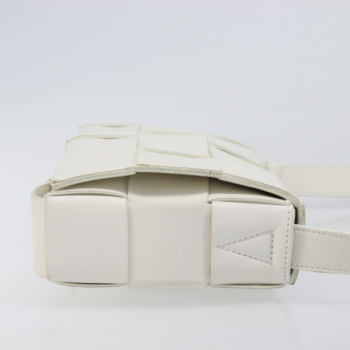 BOTTEGA VENETA MAXI INTRECCIATO Cassette Bag Leather White Silver Auth mr2874V