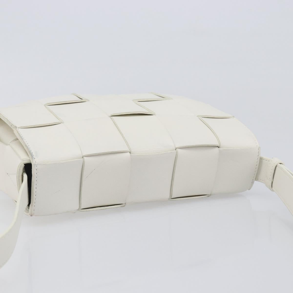 BOTTEGA VENETA MAXI INTRECCIATO Cassette Bag Leather White Silver Auth mr2874V