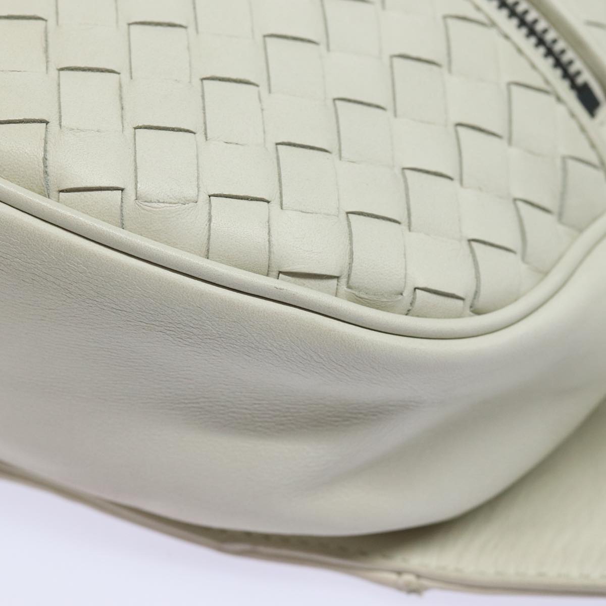 BOTTEGA VENETA INTRECCIATO Body Bag Leather White Auth mr354