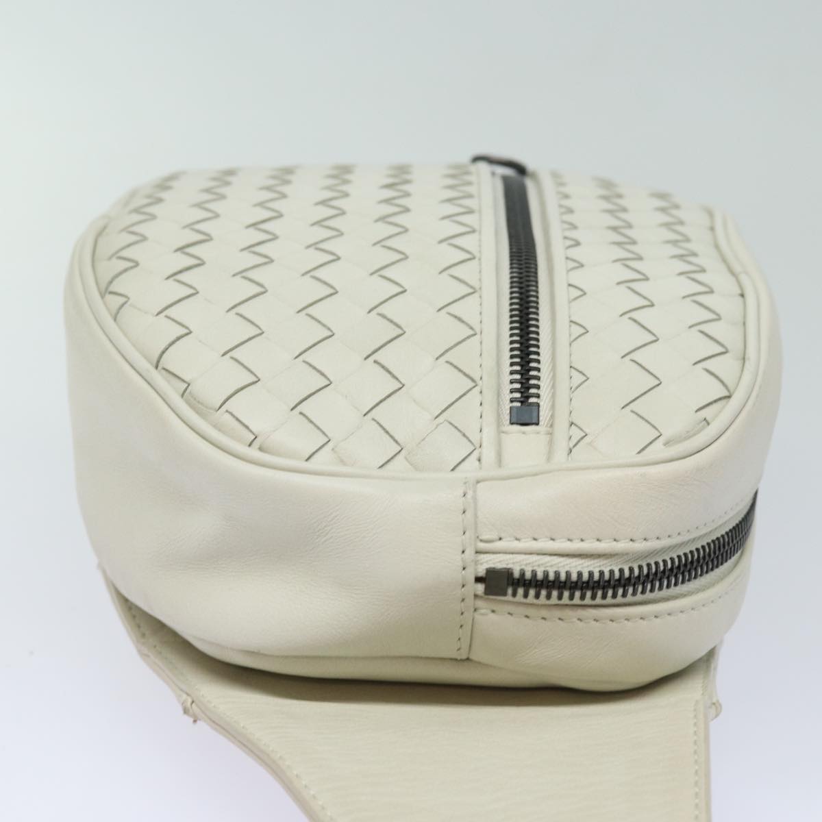 BOTTEGA VENETA INTRECCIATO Body Bag Leather White Auth mr354