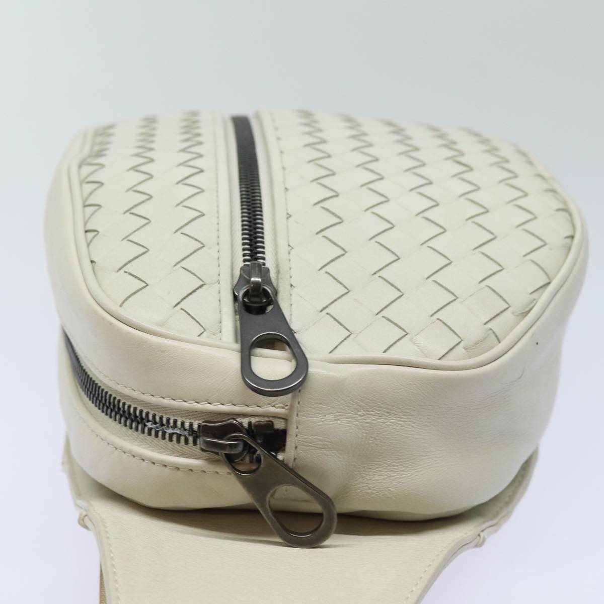 BOTTEGA VENETA INTRECCIATO Body Bag Leather White Auth mr354