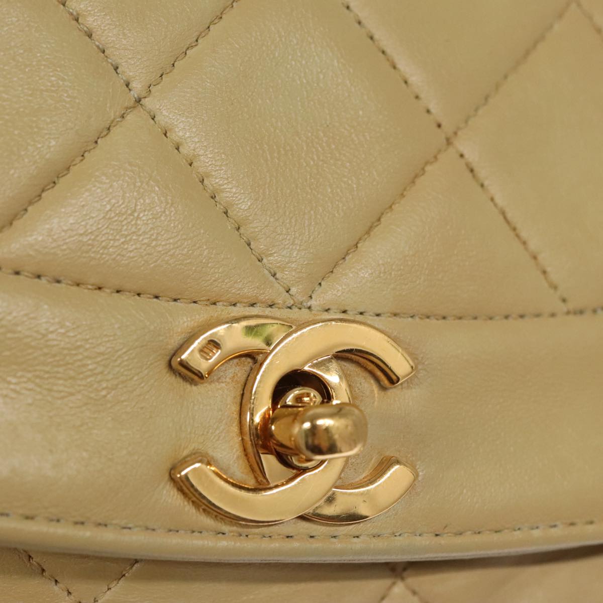 CHANEL Diana 25 Chain Shoulder Bag Lamb Skin Beige Gold CC Auth PP039