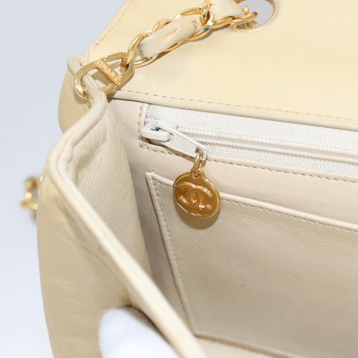 CHANEL Diana 25 Chain Shoulder Bag Lamb Skin Beige Gold CC Auth PP039