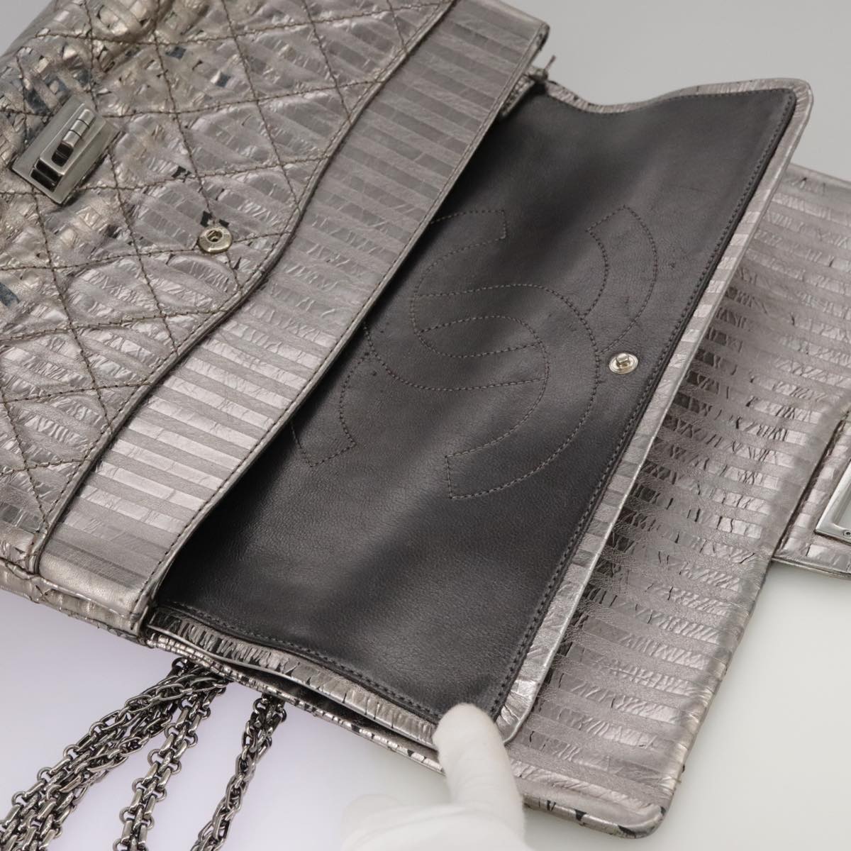 CHANEL Matelasse 25.5 Double Chain Bag Coated leather Silver tone CC Auth PP046
