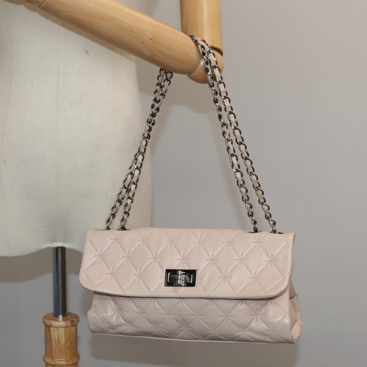 CHANEL Matelasse Chain Shoulder Bag Caviar Skin Pink CC Auth PP047