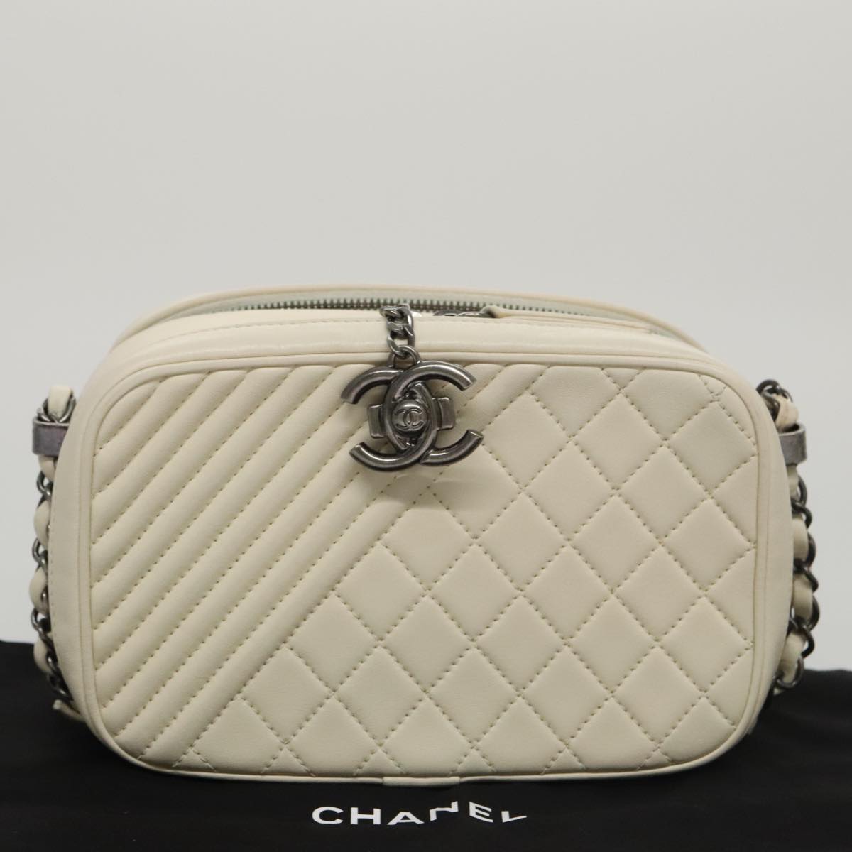 CHANEL Matelasse Chain Shoulder Bag Lamb Skin White CC Auth PP060