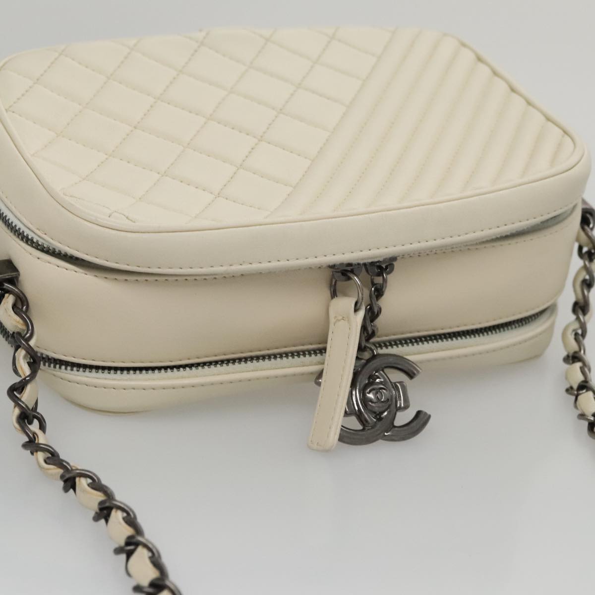 CHANEL Matelasse Chain Shoulder Bag Lamb Skin White CC Auth PP060