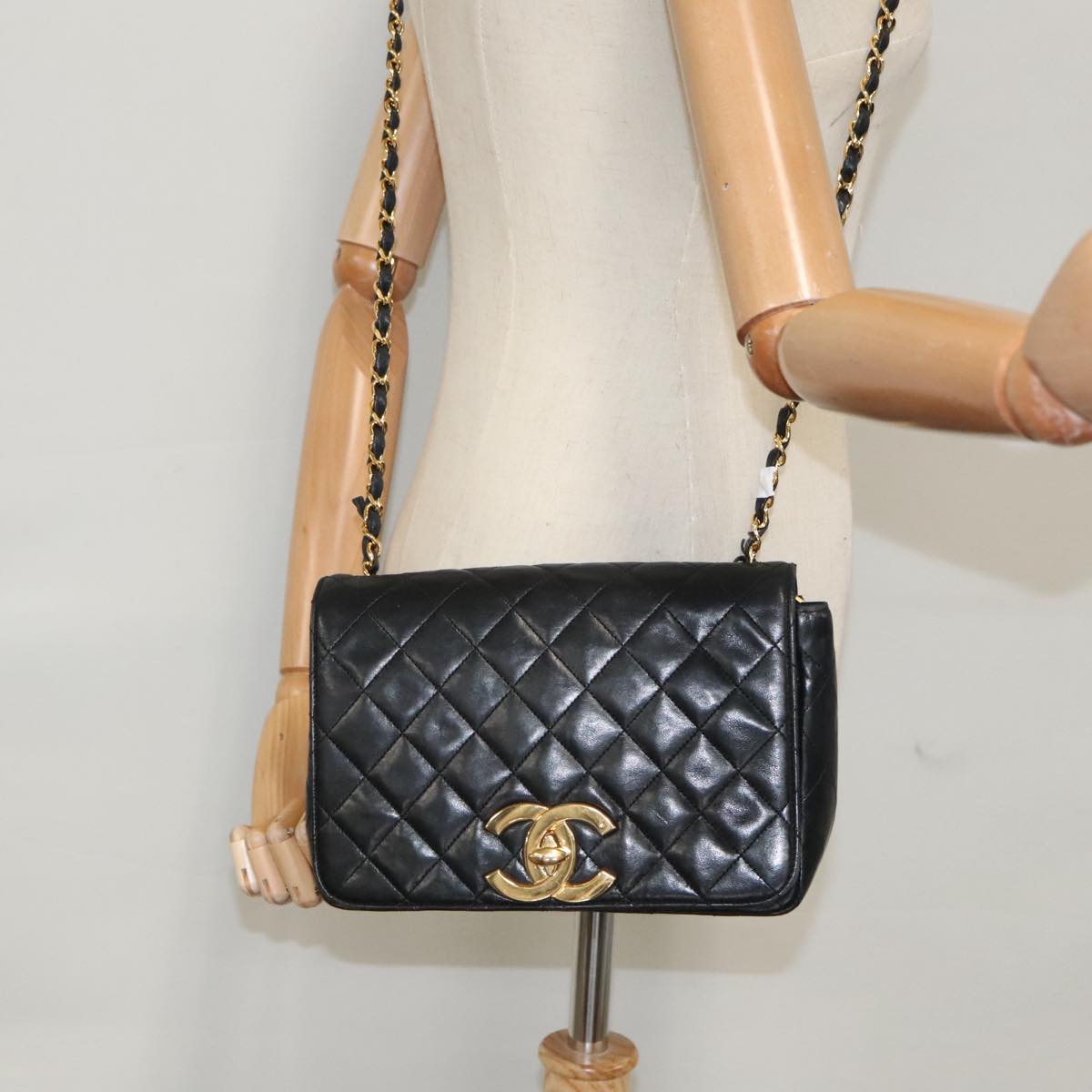 CHANEL Matelasse Chain Shoulder Bag Lamb Skin Black Gold CC Auth PP076
