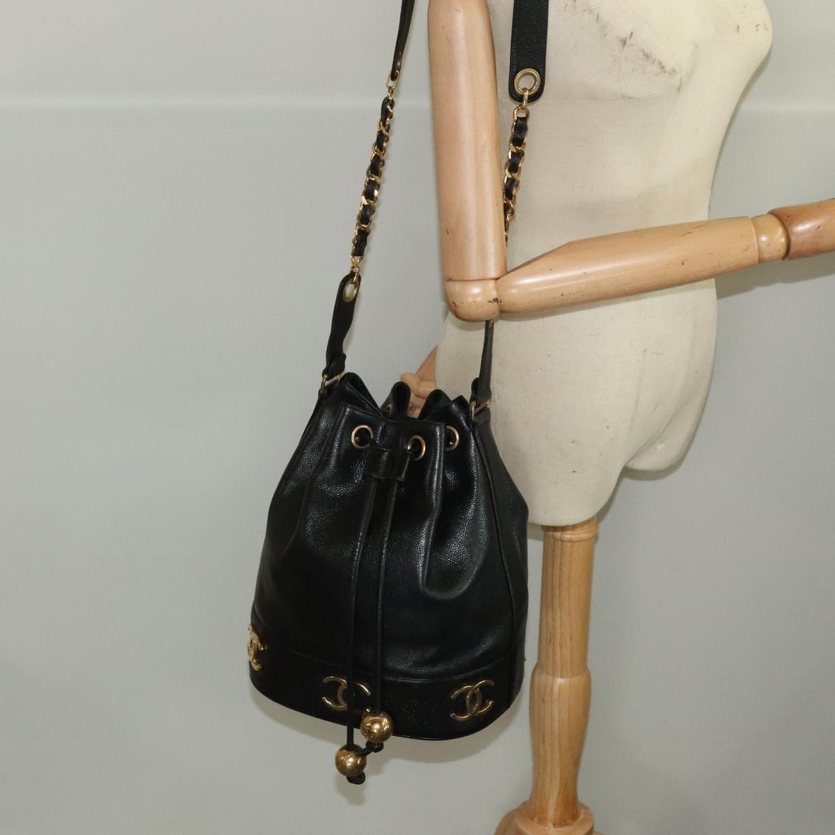 CHANEL Chain Shoulder Bag Caviar Skin Black Gold CC Auth PP101