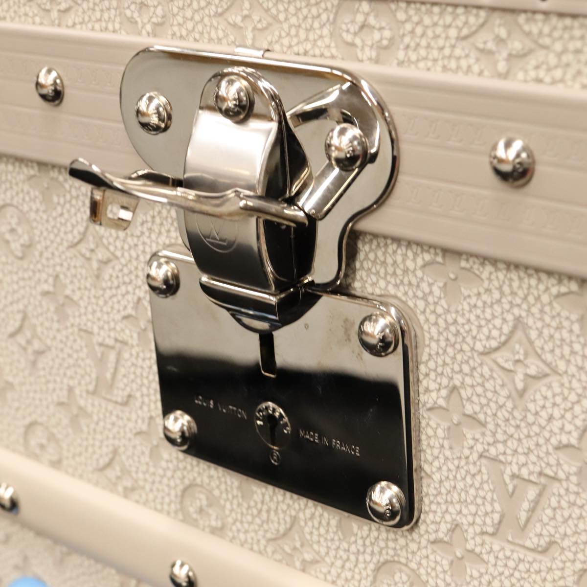 LOUIS VUITTON Taurillon Climbing Coolie Rosin 110Trunk White M10074 Auth 115972S