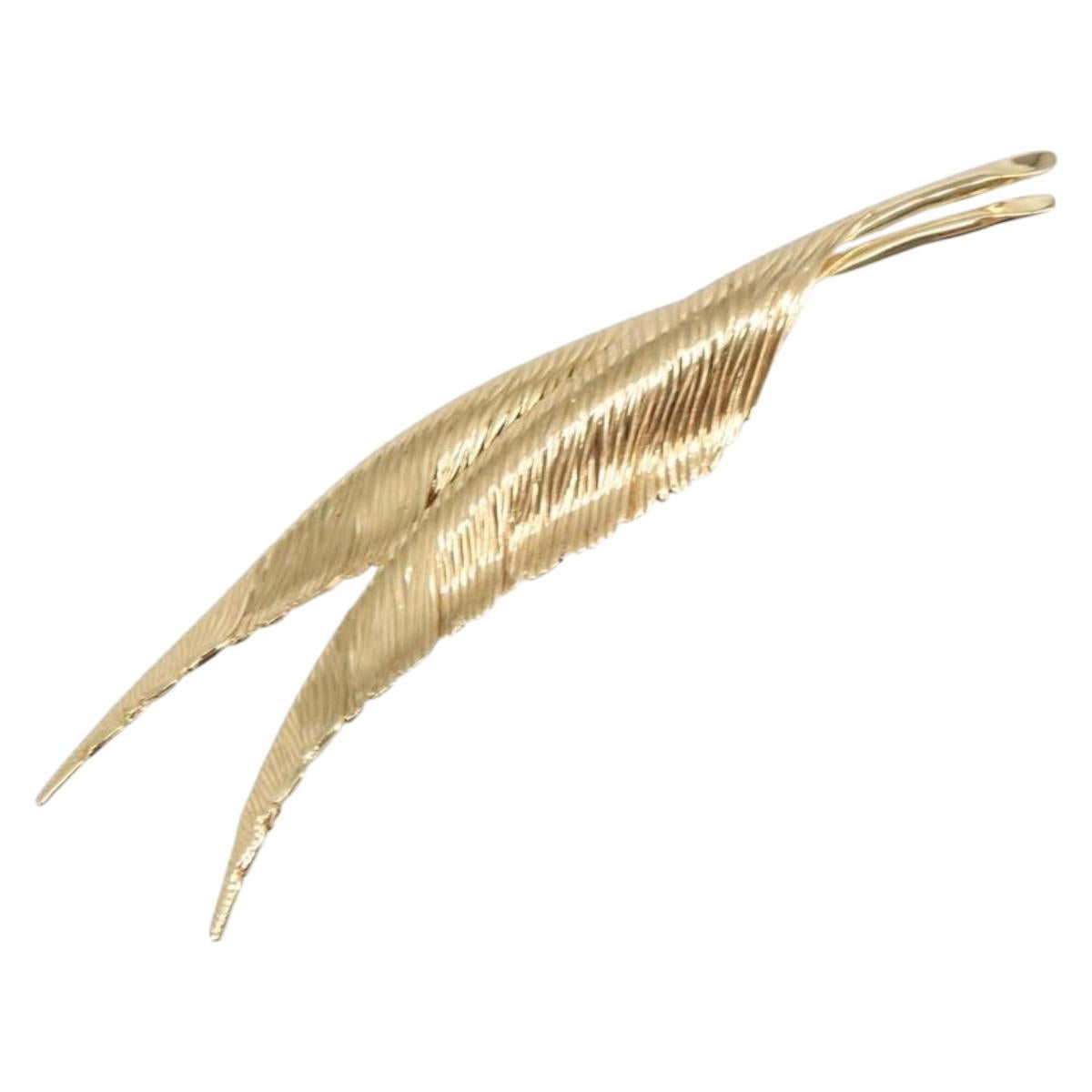 Christian Dior Brooch metal Gold Auth sw1640