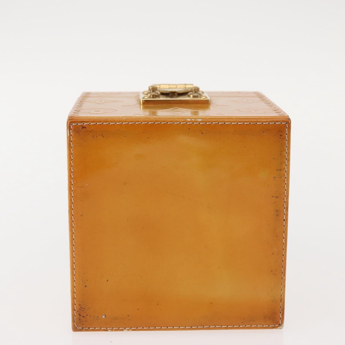 LOUIS VUITTON Monogram Vernis Bleecker Cosmetic Pouch Beige M91002 Auth SW1727