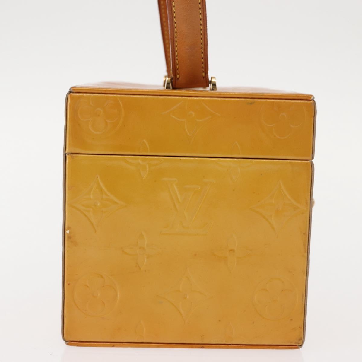 LOUIS VUITTON Monogram Vernis Bleecker Cosmetic Pouch Beige M91002 Auth SW1727