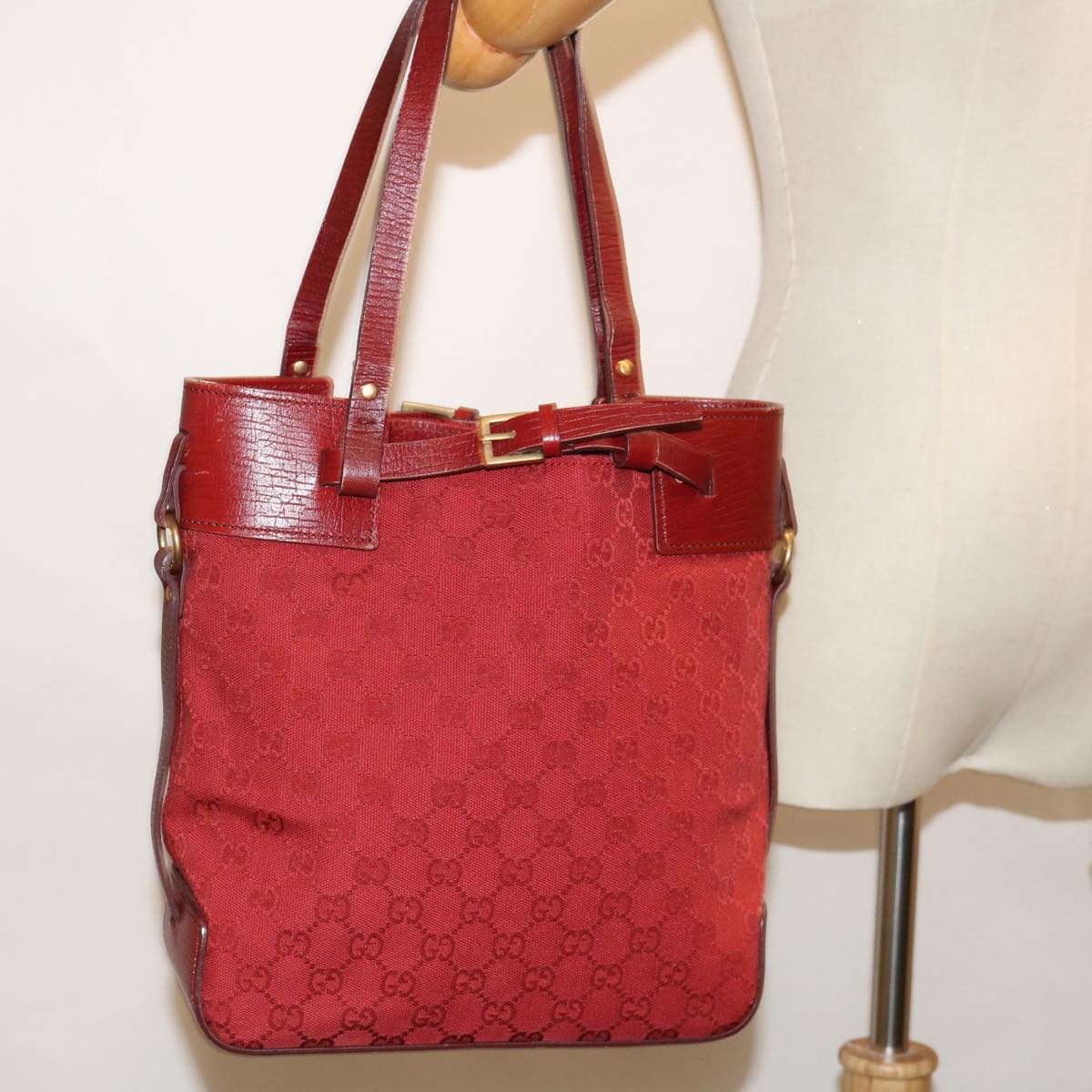 GUCCI GG Canvas Shoulder Bag Red 107757 Auth tb1046